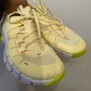 Nike free metcon size 9.5 women (worn once)